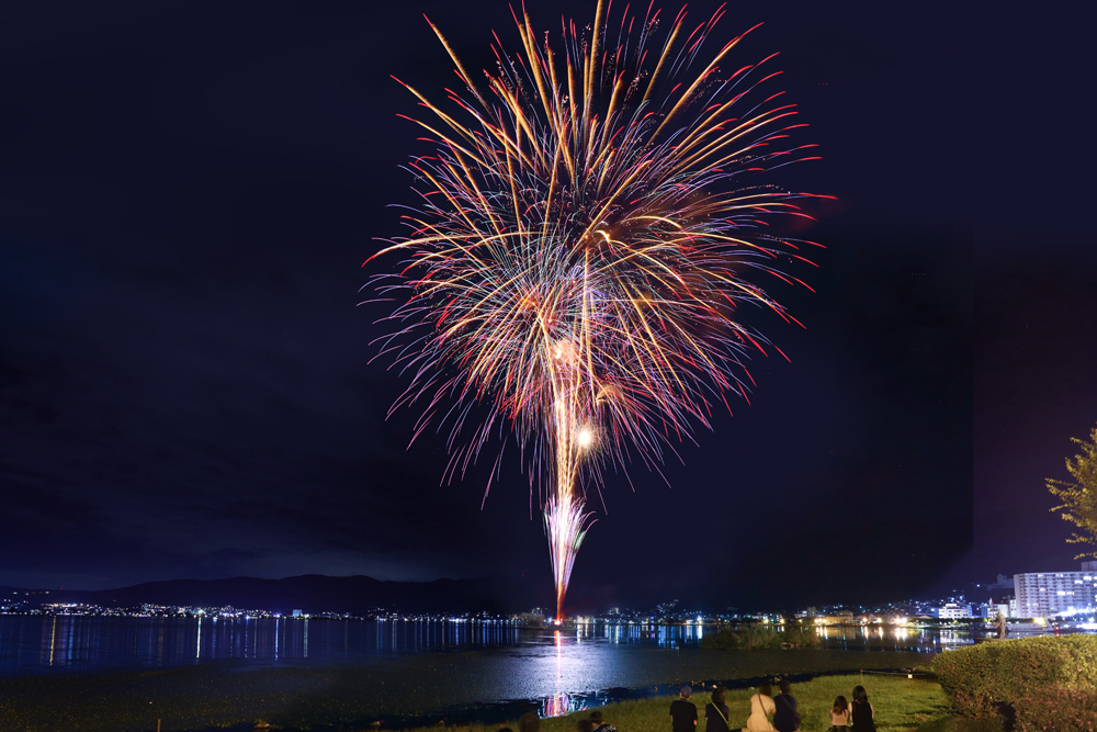 smr_slide1 諏訪湖新作花火大会