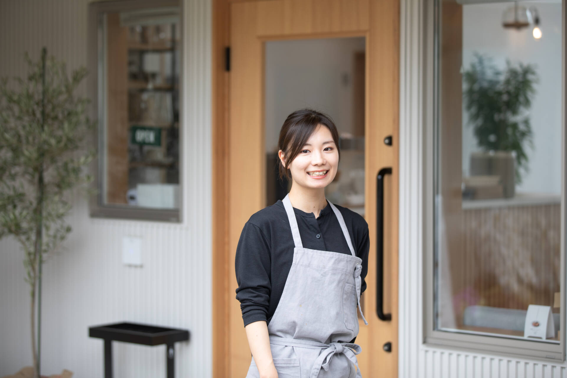 スタッフインタビュー｜挑戦を恐れず、お客さまに感動を与えられる場所を作りたい<br> tone cafe 店長 まめちゃん